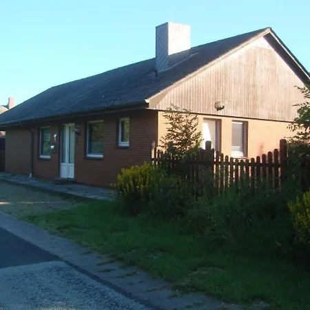 Feriehus In Muehlendeich Mit Grossem Garten